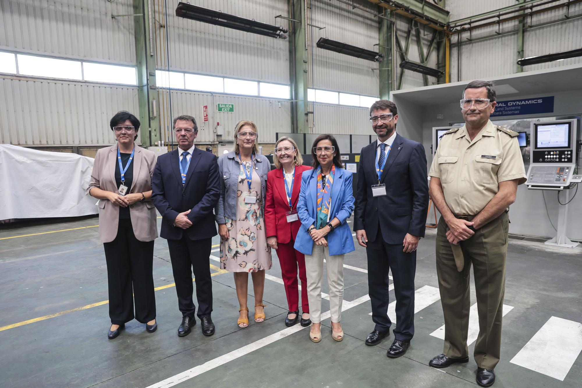 En imágenes: así fue la visita de la ministra Margarita Robles a la Fábrica de Armas de Trubia