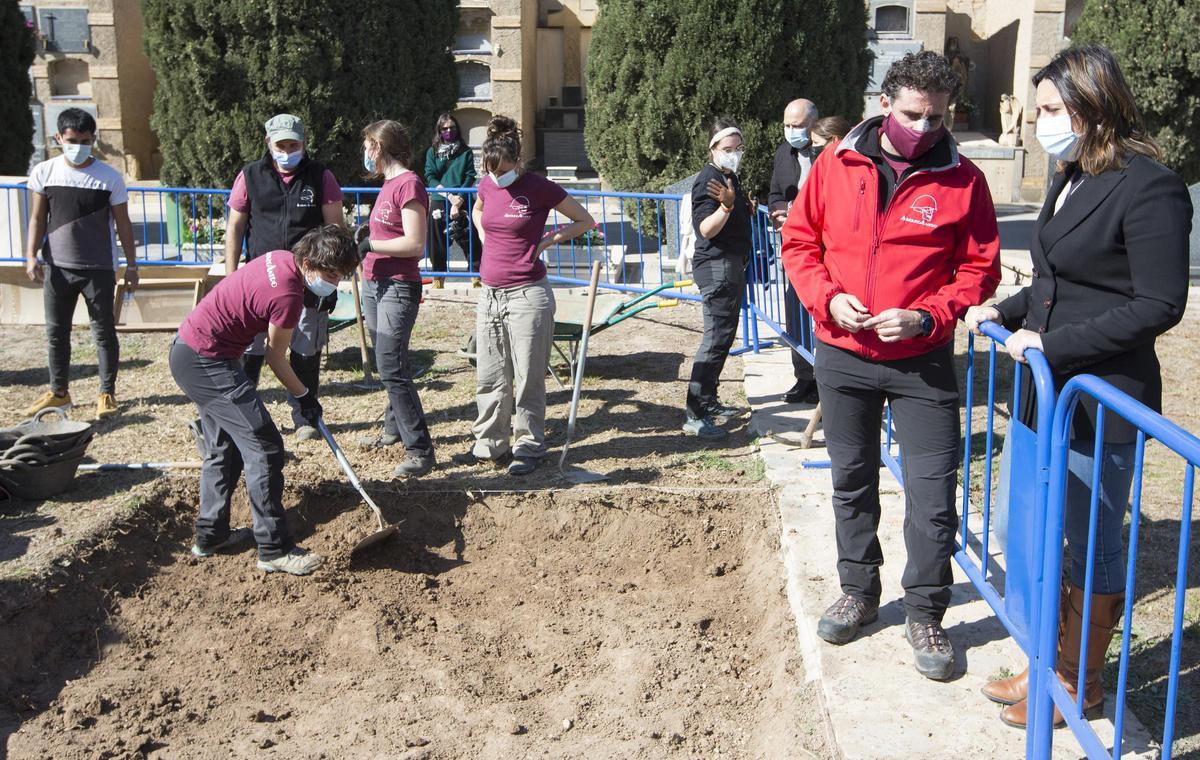 El cementerio de Alicante acoge la primera exhumación de represaliados del franquismo