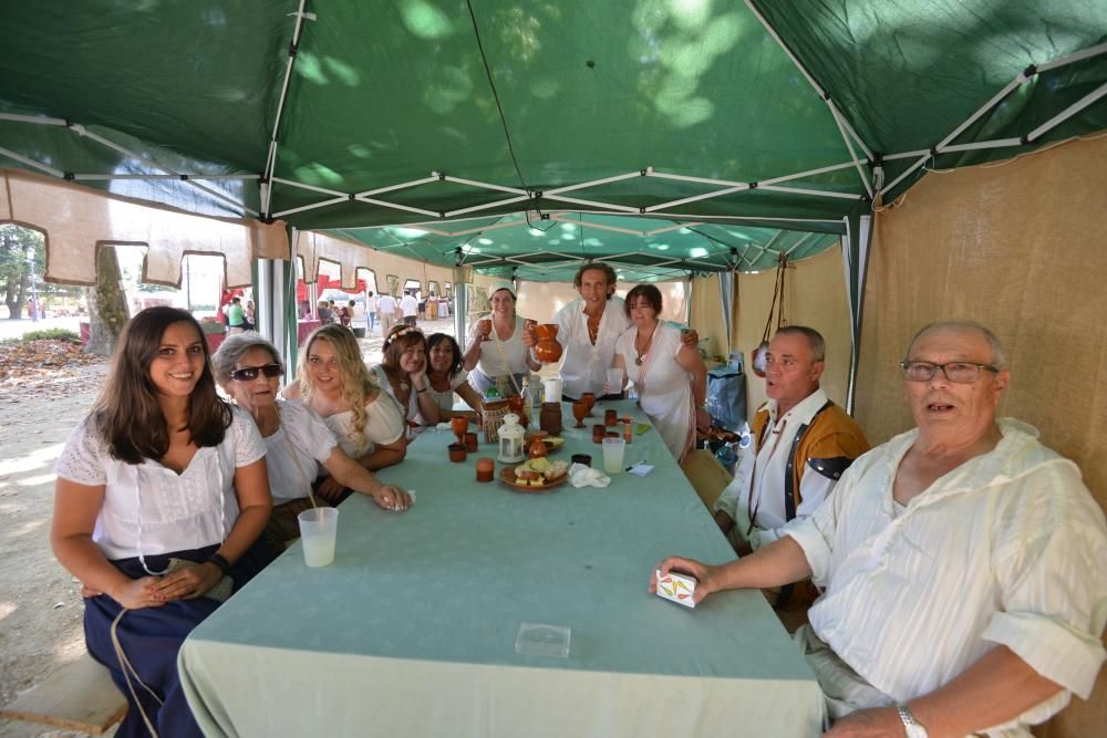 Miles de personas eligieron volver al medievo en Pontevedra en vez de refrescarse en la playa pese al calor extremo.