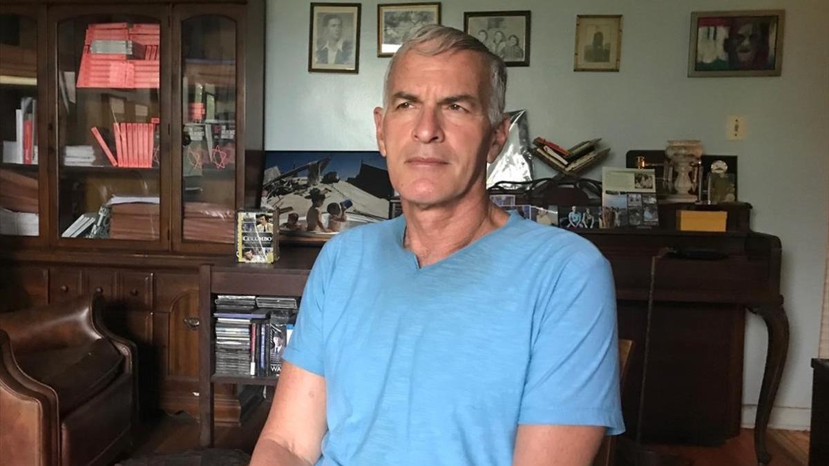 El académico y escritor Norman Finkelstein en su casa neoyorkina de Coney Island.