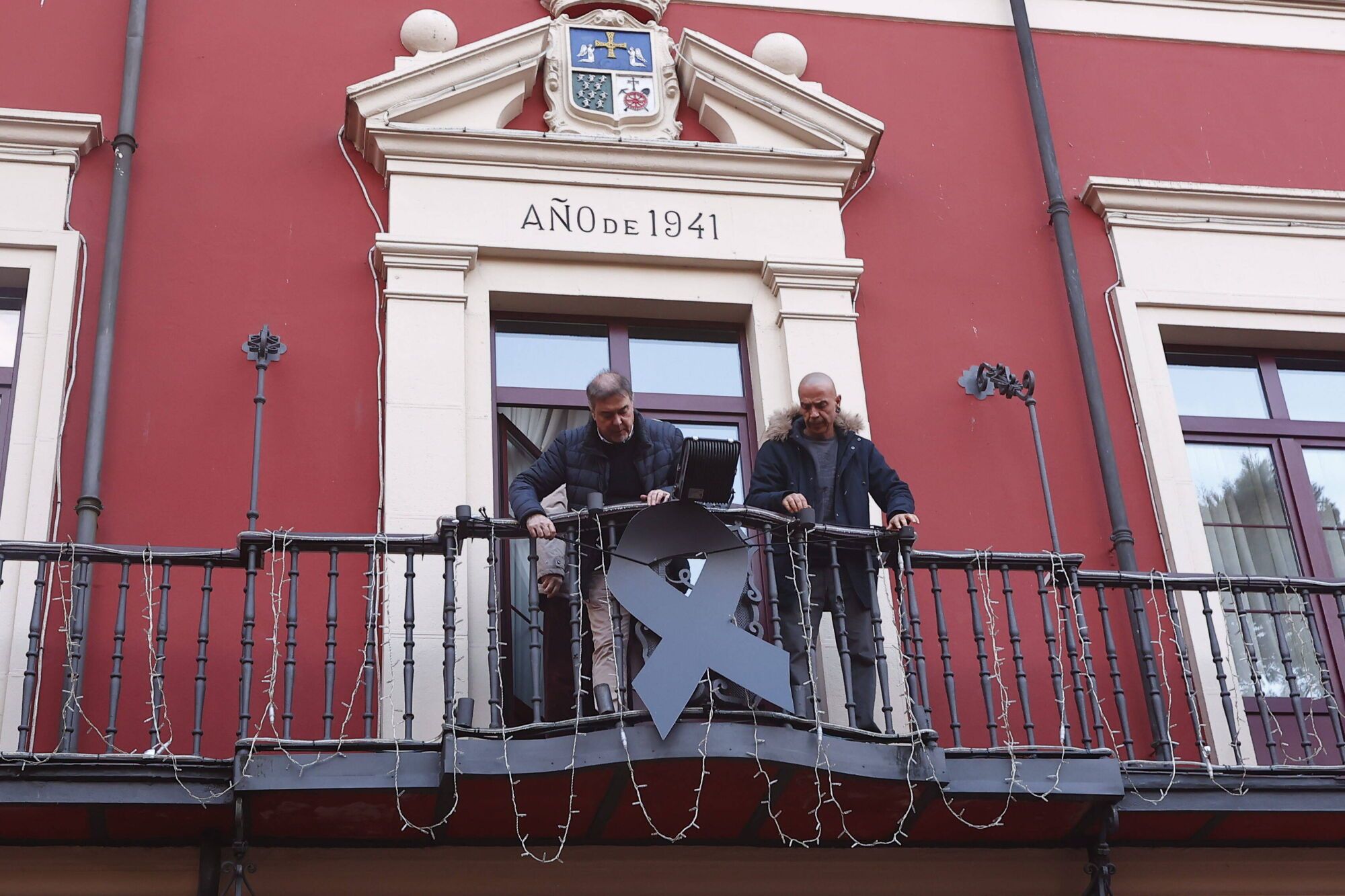 Multitudinaria manifestación en Langreo de repulsa por la muerte de Karilenia