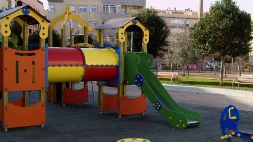 Benicarló suma una zona infantil en la plaza Mestres de Montesa