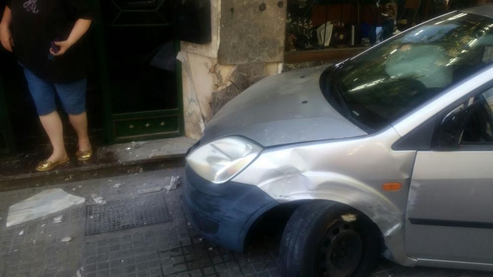 Aparatoso accidente en la calle Manacor de Palma