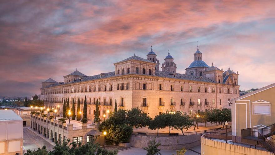 Vodafone realiza una visita institucional a la sede de la UCAM para reforzar su alianza tecnológica