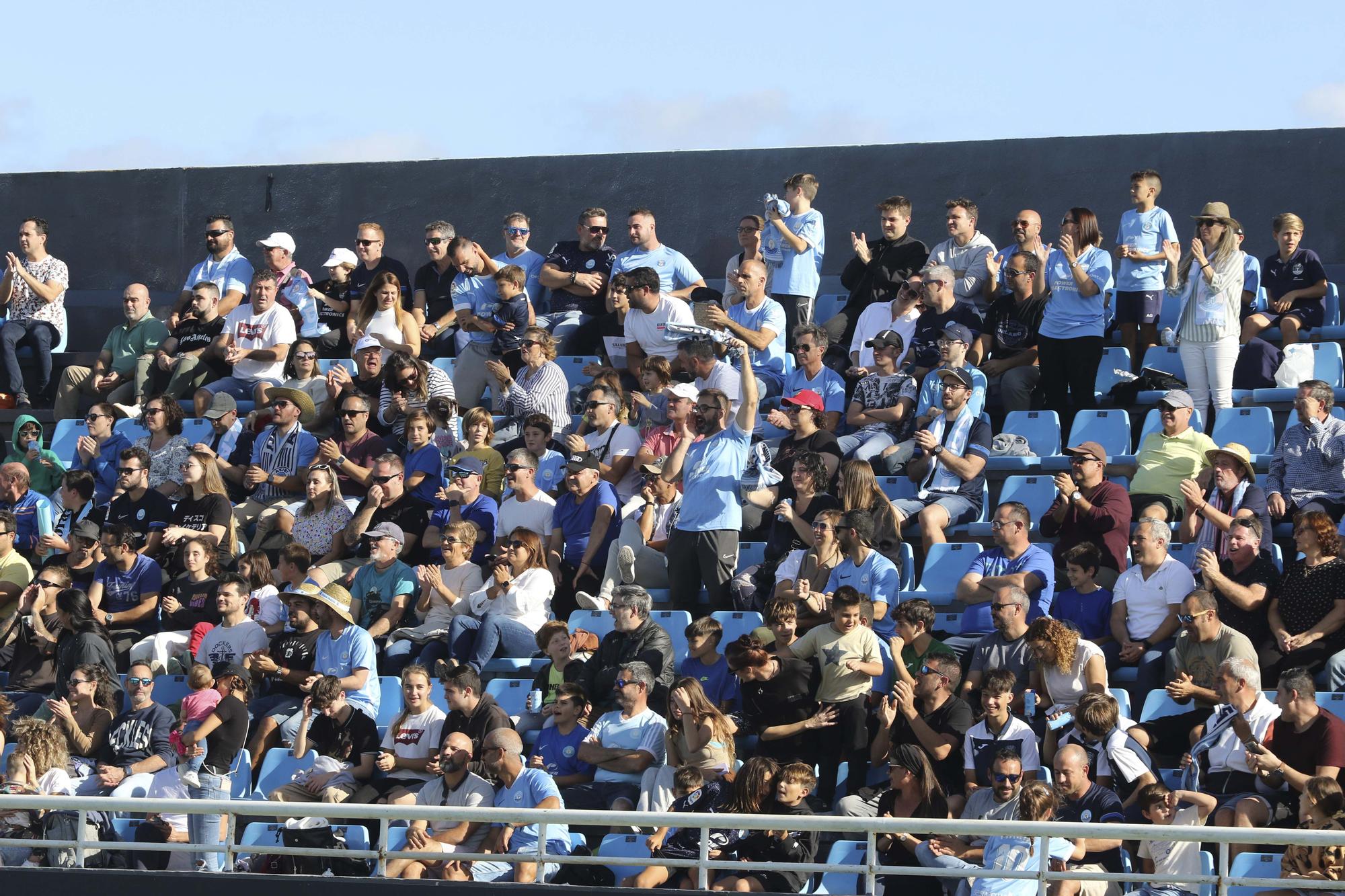 Galería de imágenes de varios momentos de la afición de UD Ibiza