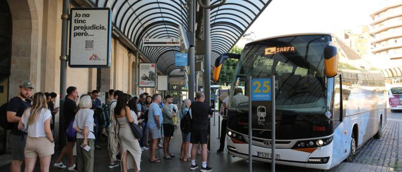 Buses interurbanos en la 'Estació del Nord' y Barcelona