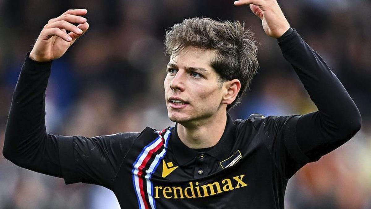 El atacante catalán Estanislau Pedrola Fortuny celebra un tanto con la elástica de la Sampdoria ante el Unione Sportiva Cremonese. | LA PROVINCIA / DLP