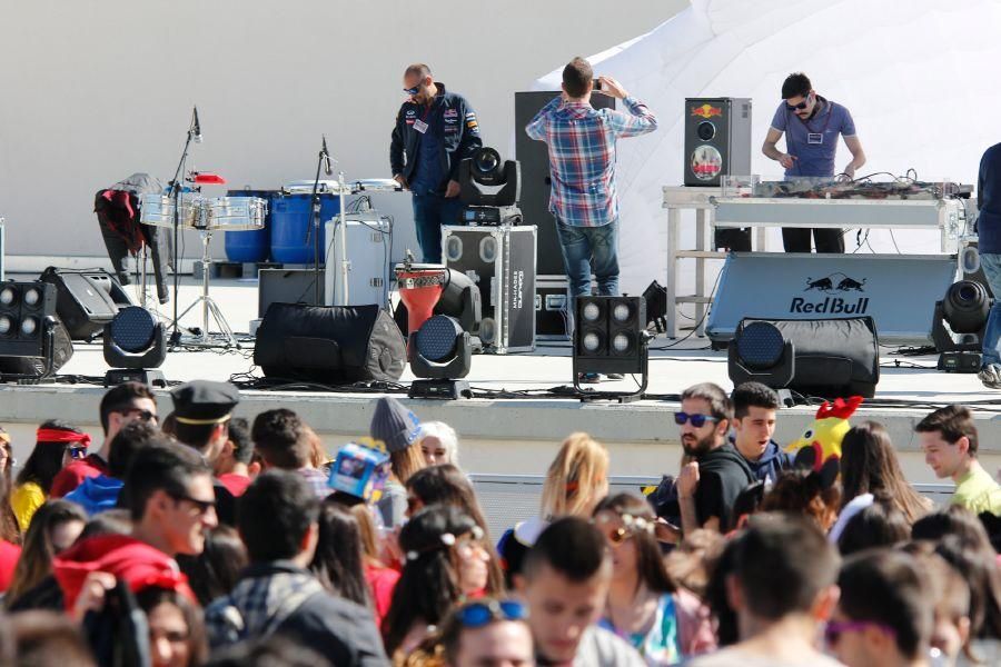 Miles de jóvenes en la fiesta del año