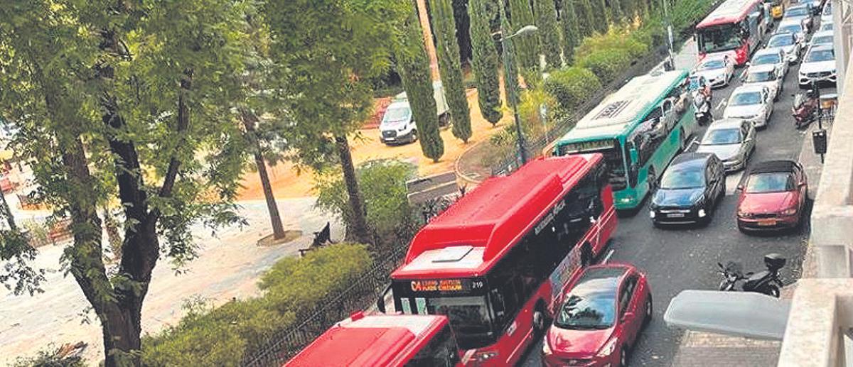 Atasco en la calle Proclamación.