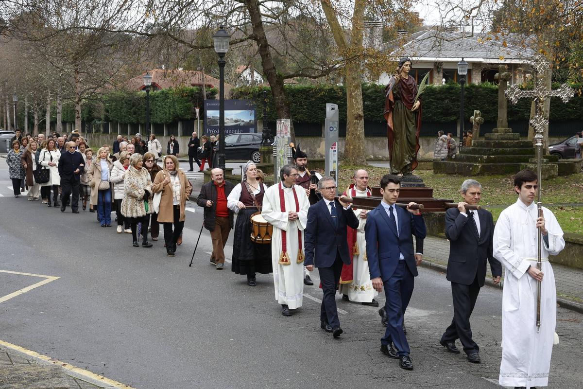 EN IMÁGENES: Somió celebra a su patrón San Julián con la tradicional procesión y comida popular: "Hace unión entre los vecinos"