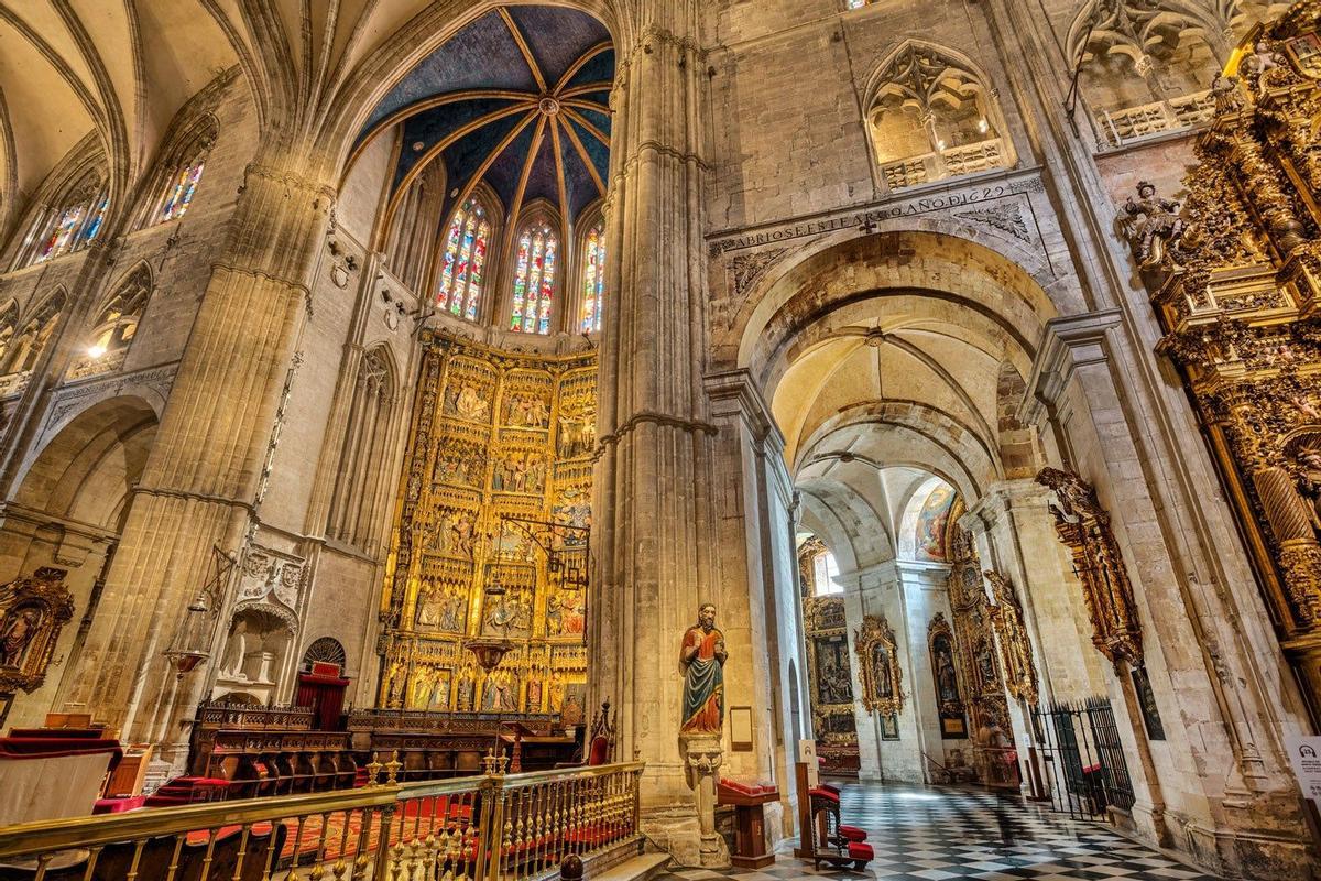 Interior de la catedral de San Salvador