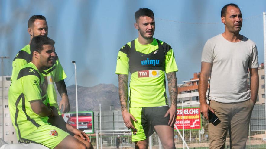 Alexander, Josan e Iván Sánchez, en el entrenamiento de este miércoles, junto a Jorge Cordero