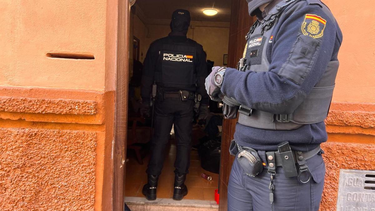 Un operativo de la Policía Nacional desarrollado hace unos meses en el barrio de Carrús.
