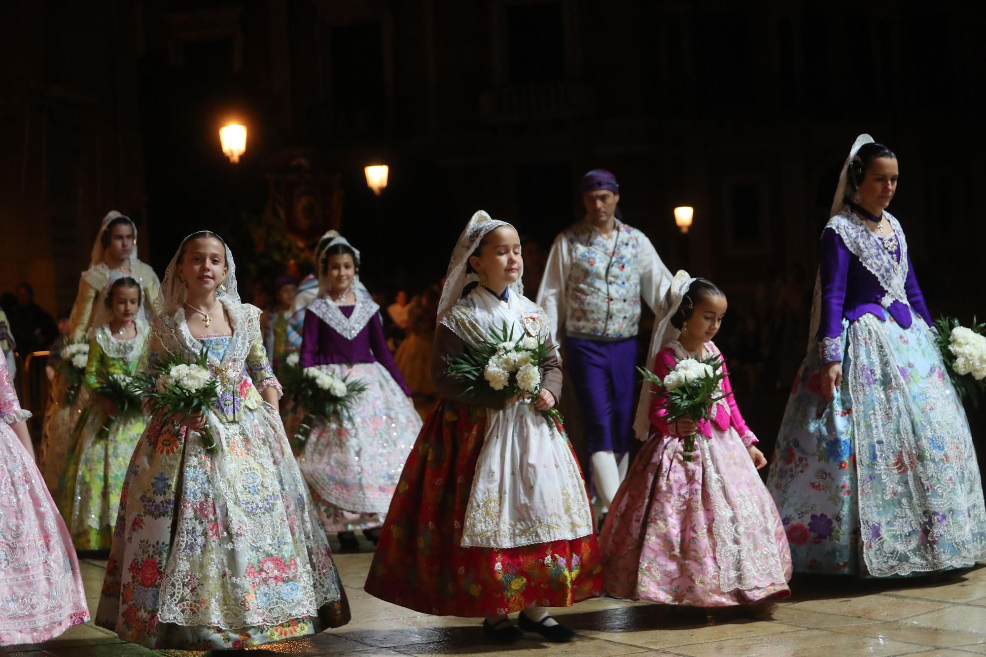 Búscate en el primer día de ofrenda por la calle de la Paz (entre las 21:00 a las 22:00 horas)