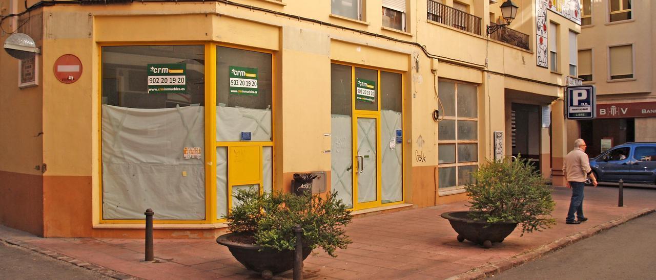 Una sucursal bancària d'Alzira, acabada de tancar.