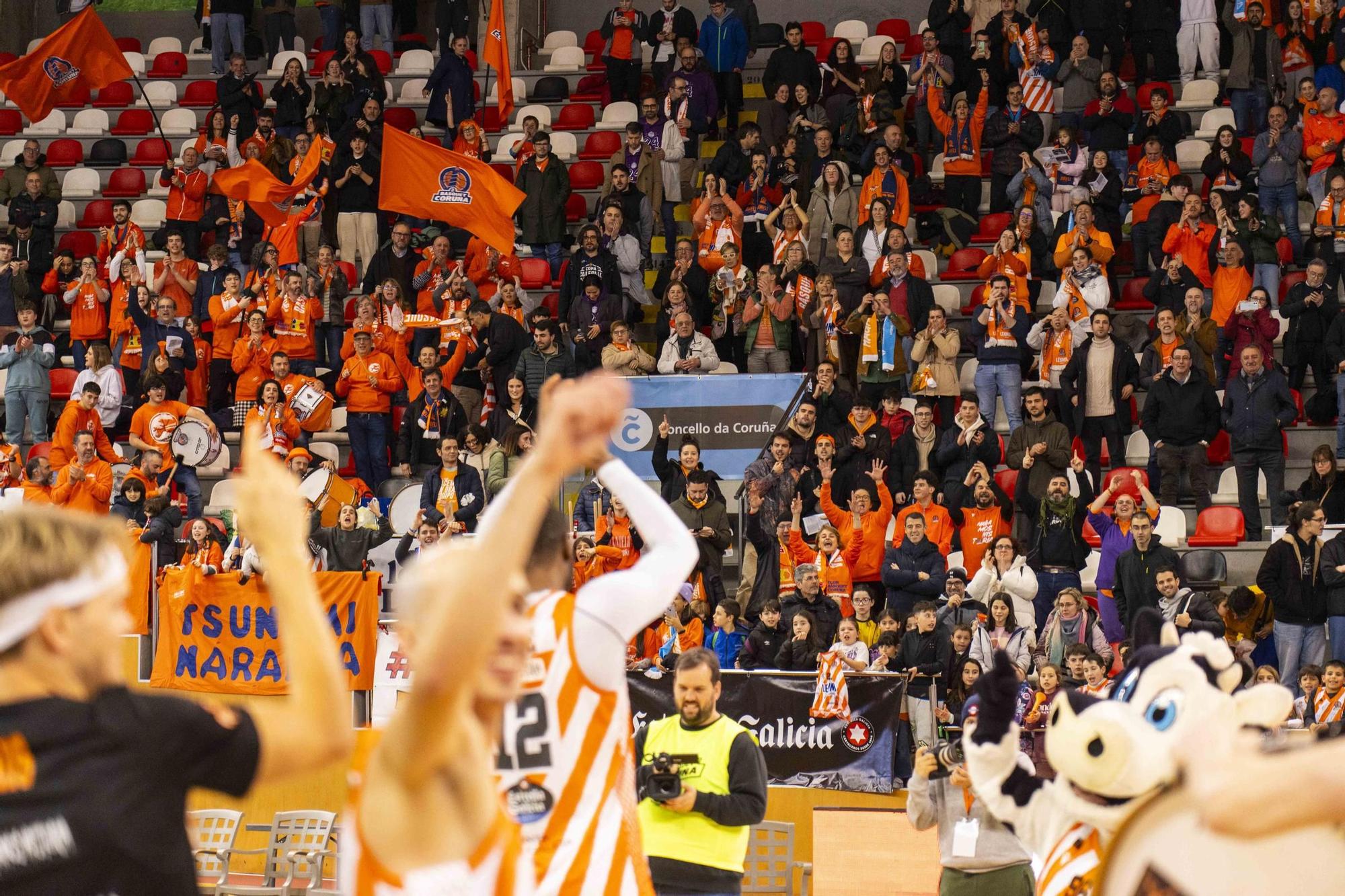 A Coruña respira naranja con el Leyma