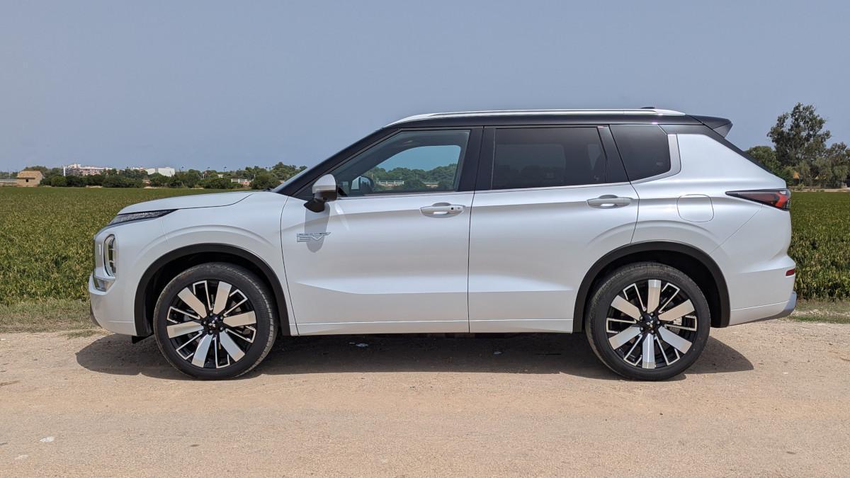 Mitsubishi outlander phev 'Çince' ve primle karşı karşıya