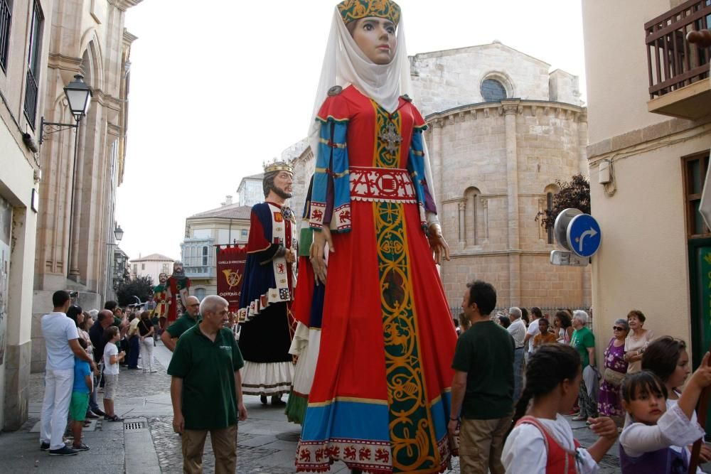 Encuentro de Gigantes y Gigantillas Ciudad de Zamo