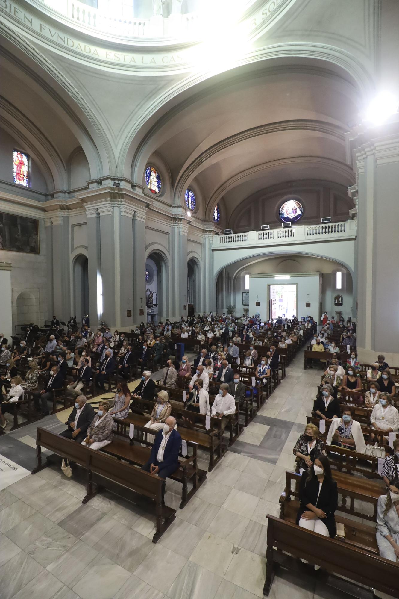 Alcoy homenajea a su patrona con flores