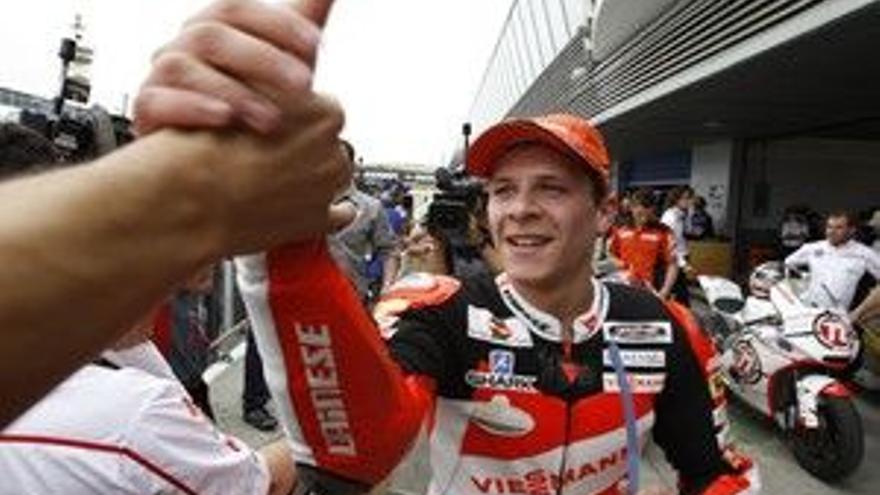 Bradl consigue su tercer &#039;&#039;pole&#039;&#039; consecutiva en Moto2