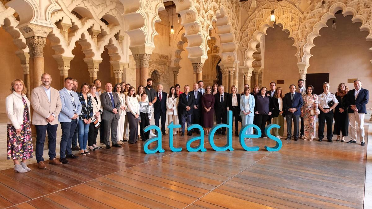 Foto de familia durante la celebración de la XVI Premios de Atades, este jueves.