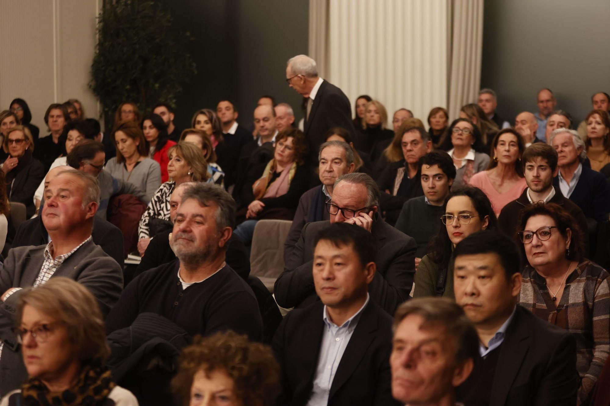 Los asistentes a la presentación del libro de Francisco Camps en un hotel de València