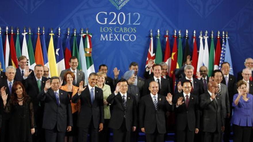 Fotografía oficial de los líderes y jefes de estado en la Cumbre del G20.
