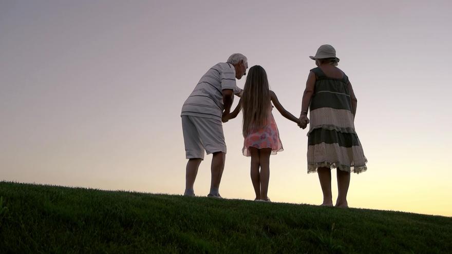 Hoy es el Día de los Abuelos, festividad que busca reivindicar a una de las figuras más importantes en la familia