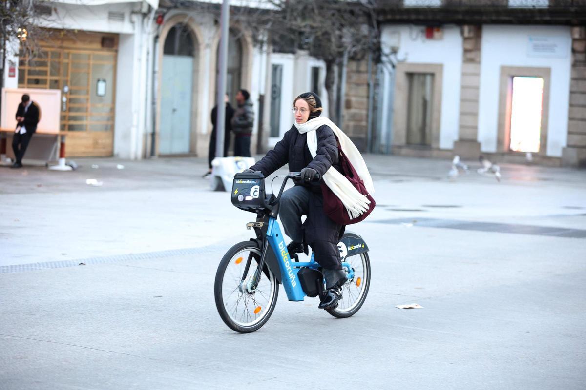 Año nuevo en A Coruña: 2026 comienza con colas para los buses y taxis tras las fiestas de Nochevieja