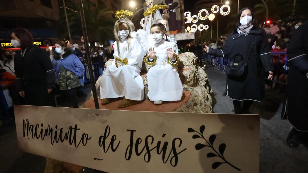 Gran expectación en Alicante para ver a los Reyes Magos