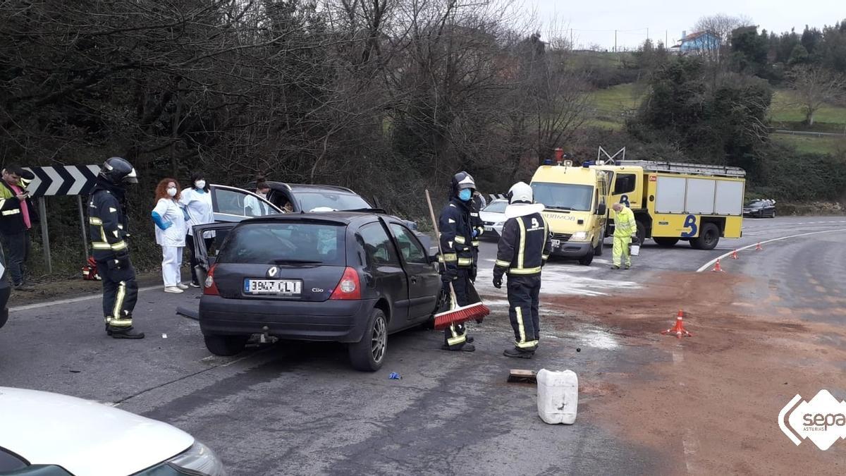 Intervención de los equipos de emergencia tras el accidente