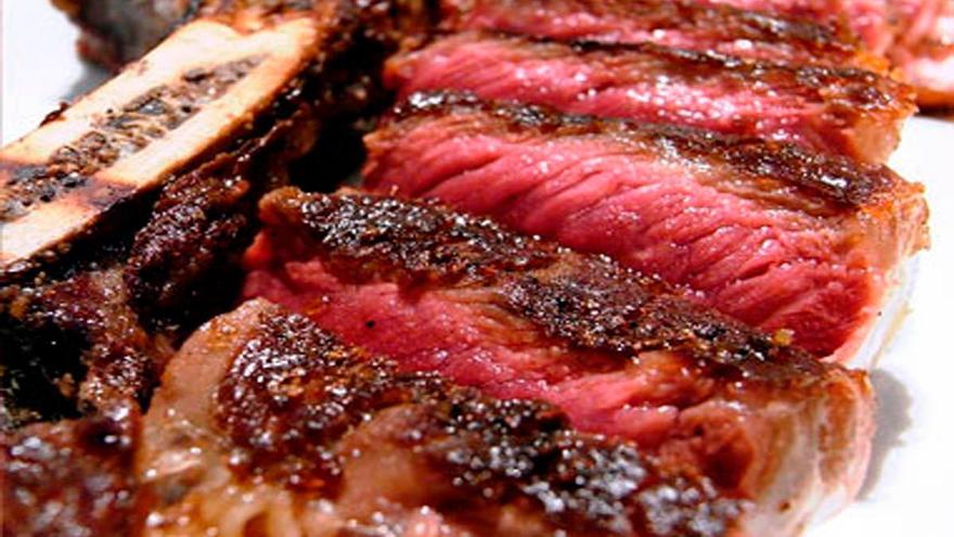 Prohibido comer filetes, filetas o filetos y reír entre hombres