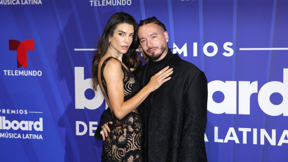 J Balvin y Valentina Ferrer, en el Photocall de la gala.