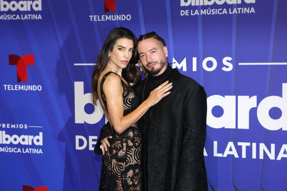 J Balvin y Valentina Ferrer, en el Photocall de la gala.