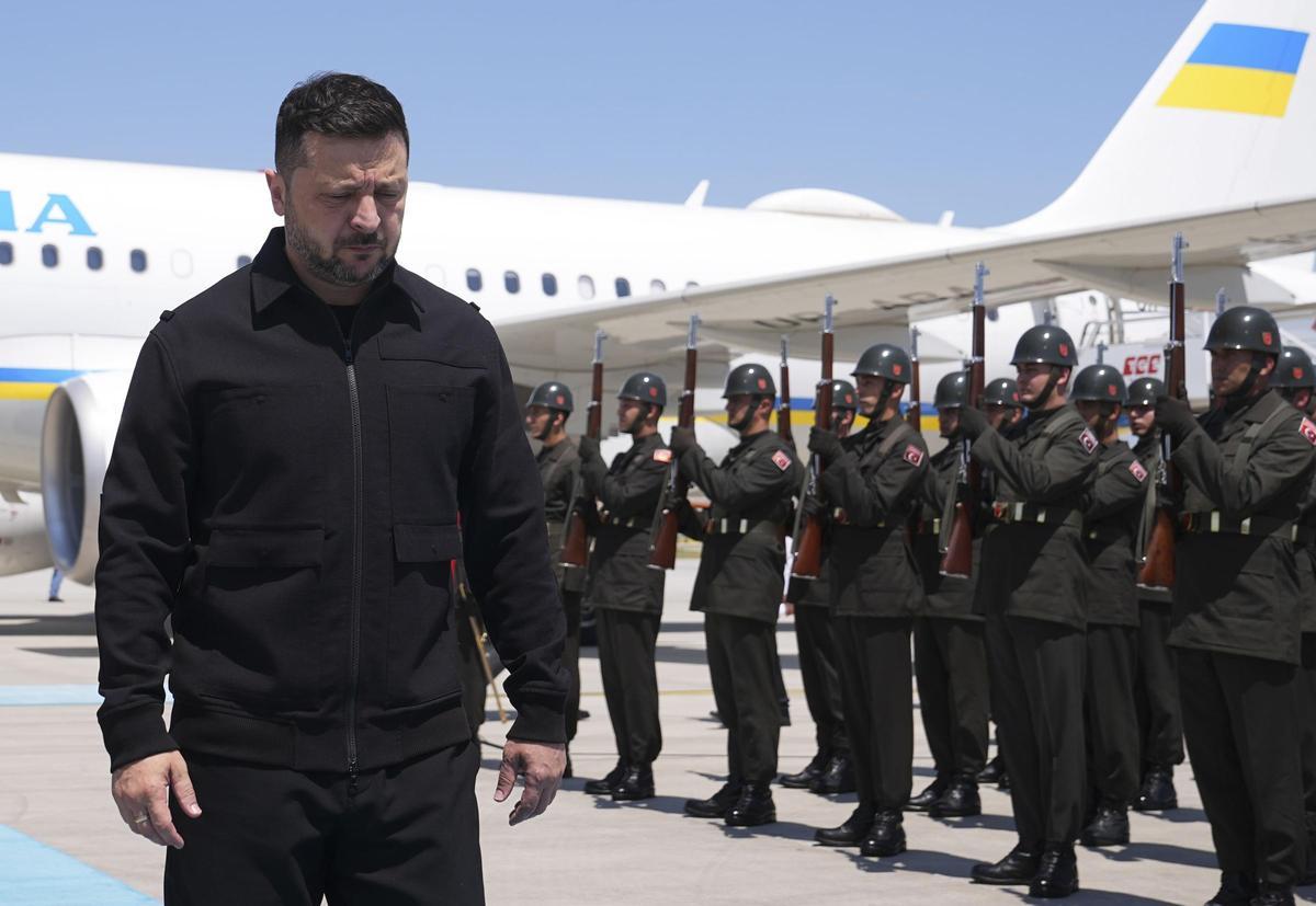 Zelenski demana a l’OTAN més suport per reforçar la seva defensa aèria