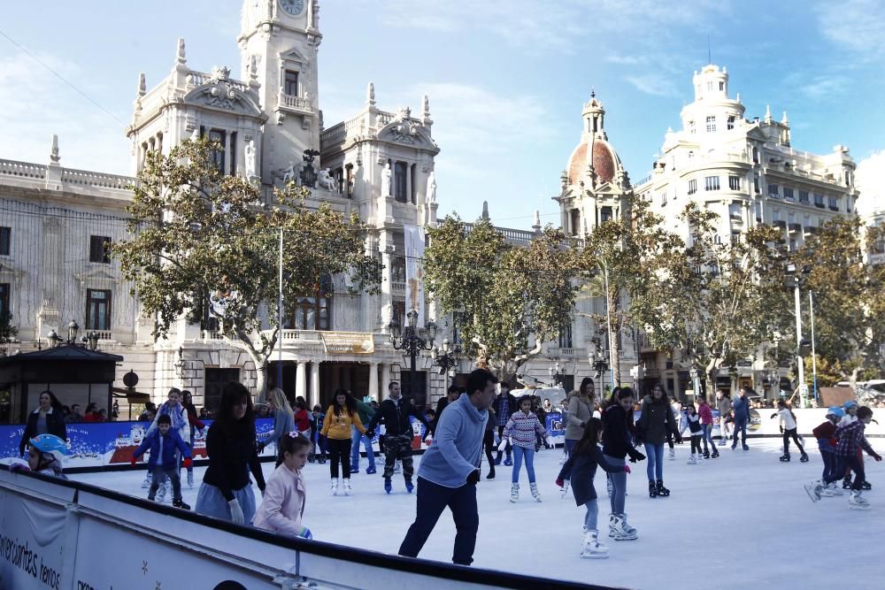 Gran ambiente en la Plaza del Ayuntamiento de Valencia