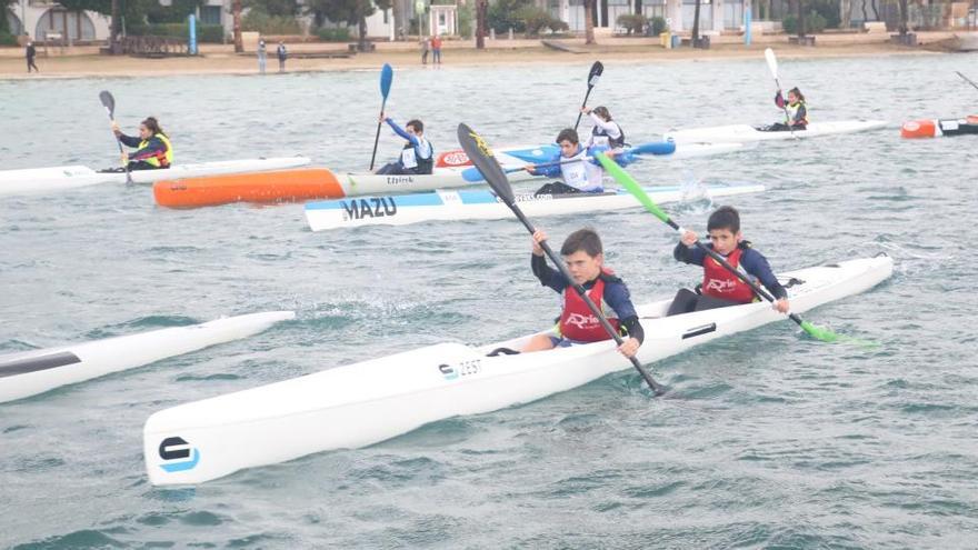 Los ibicencos logran veintiuna medalllas en el Balear de kayak