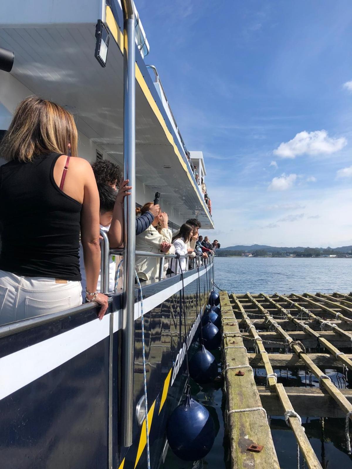 La Ruta del Mejillón en uno de los catamaranes de Cruceros do Ulla Turimares.