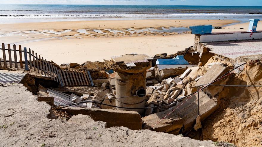 El paseo marítimo de Matalascañas se hunde pese a la regeneración del litoral