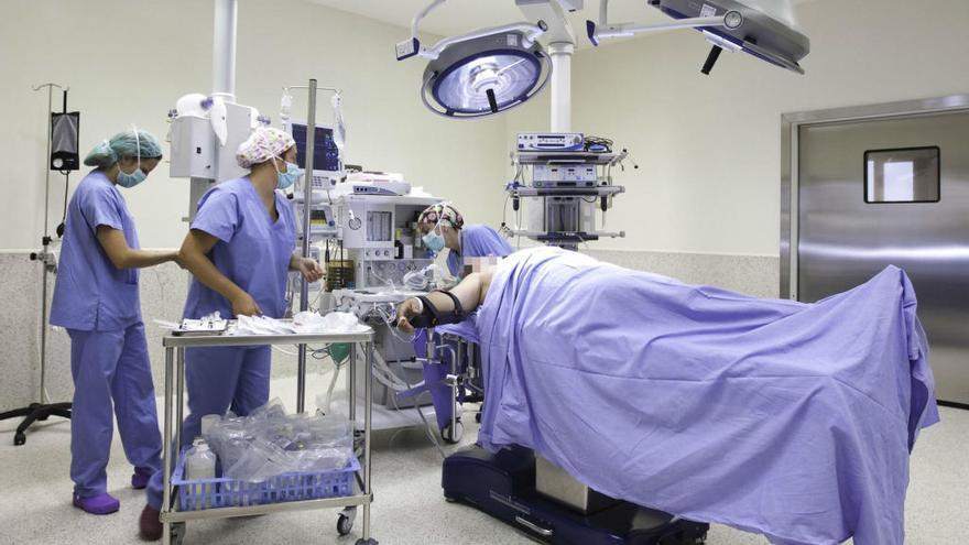 Sanidad pagará hasta un 150 % más a los cirujanos por operar de tarde