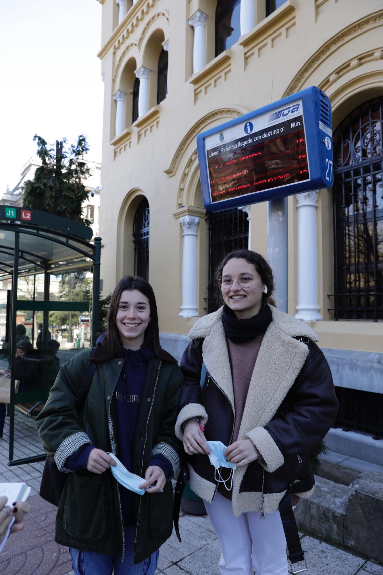 En imágenes: Primer día sin mascarilla en el transporte en Asturias