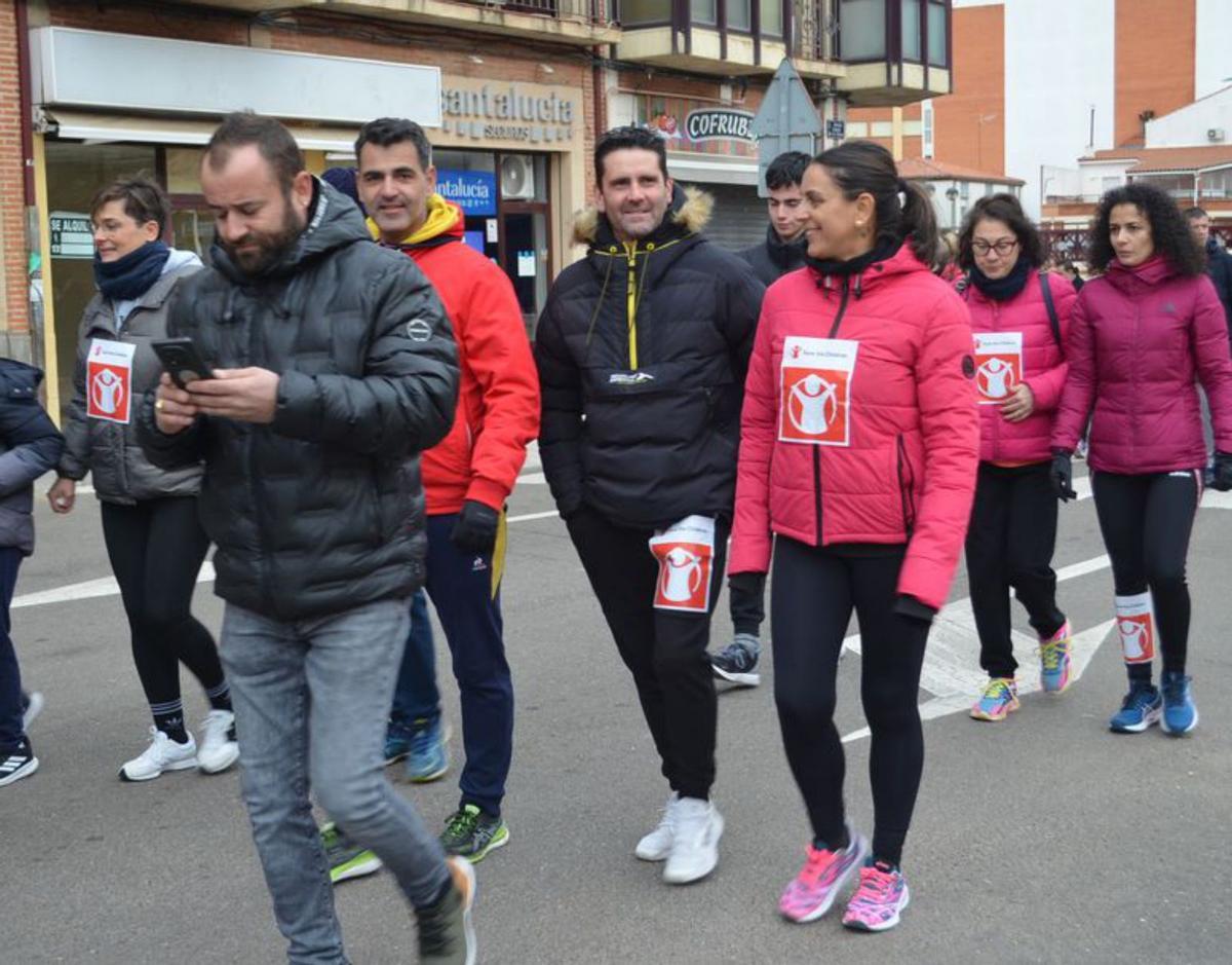 La marcha solidaria del Virgen de la Vega recauda 1.400 euros para los niños en zonas de guerra