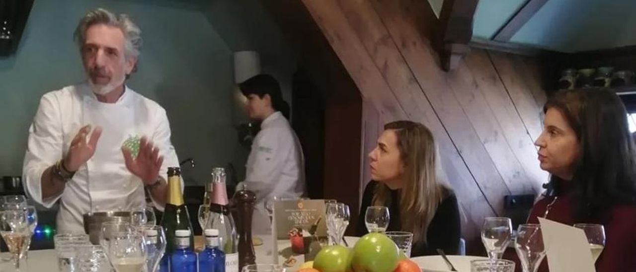 El chef Pepe Solla en plena charla.