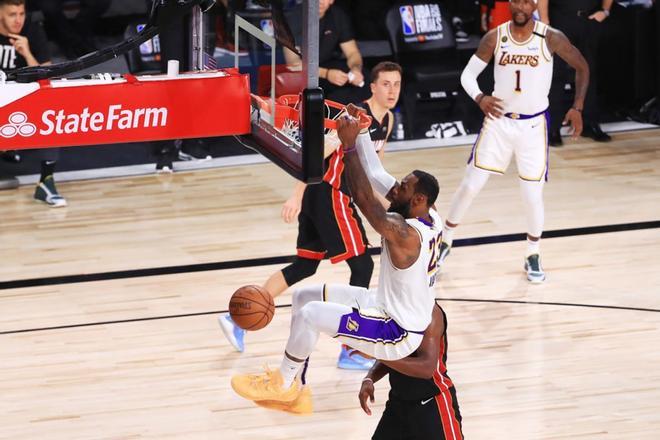 Los Ángeles Lakers se proclaman campeones de la NBA 2020 tras destrozar a los Miami Heat (106-93) en el sexto partido de las finales NBA. Conquistan así el 17º anillo de la historia de la franquicia.