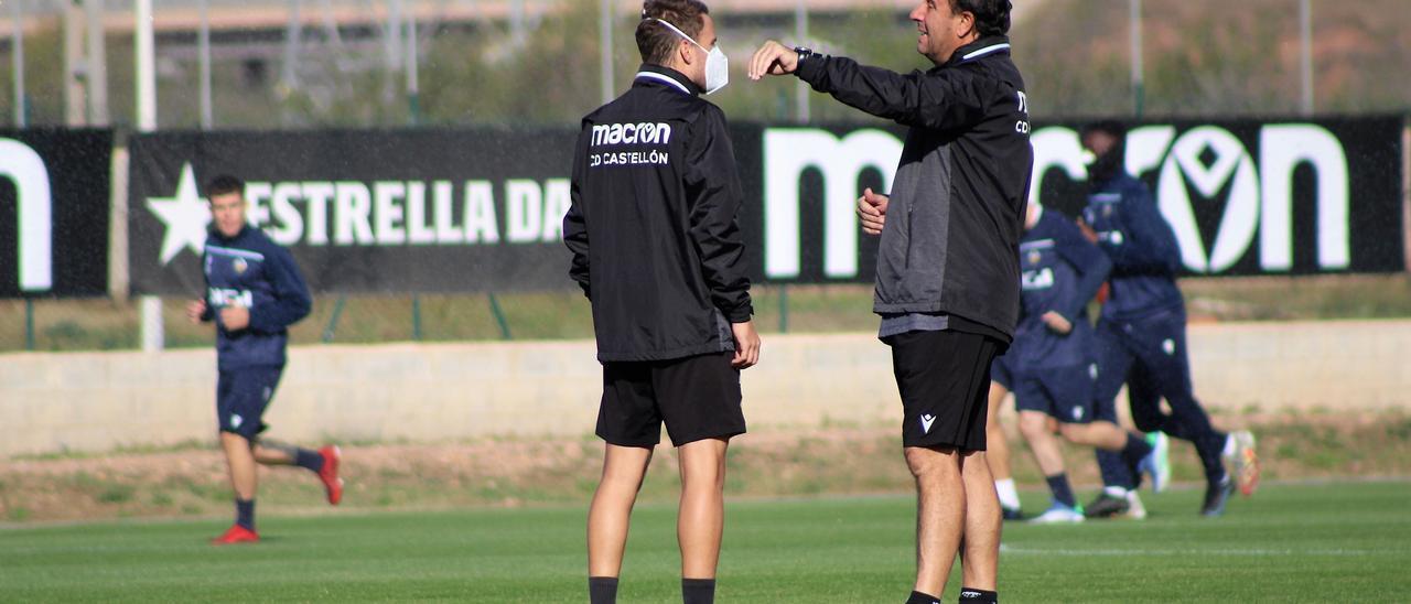 Emilio Isierte y Jacint Guimerà dirigieron el entrenamiento de este miércoles en Marina d&#039;Or.