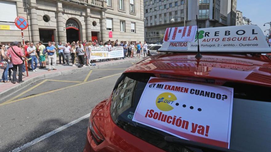 Protesta de las autoescuelas en Ourense