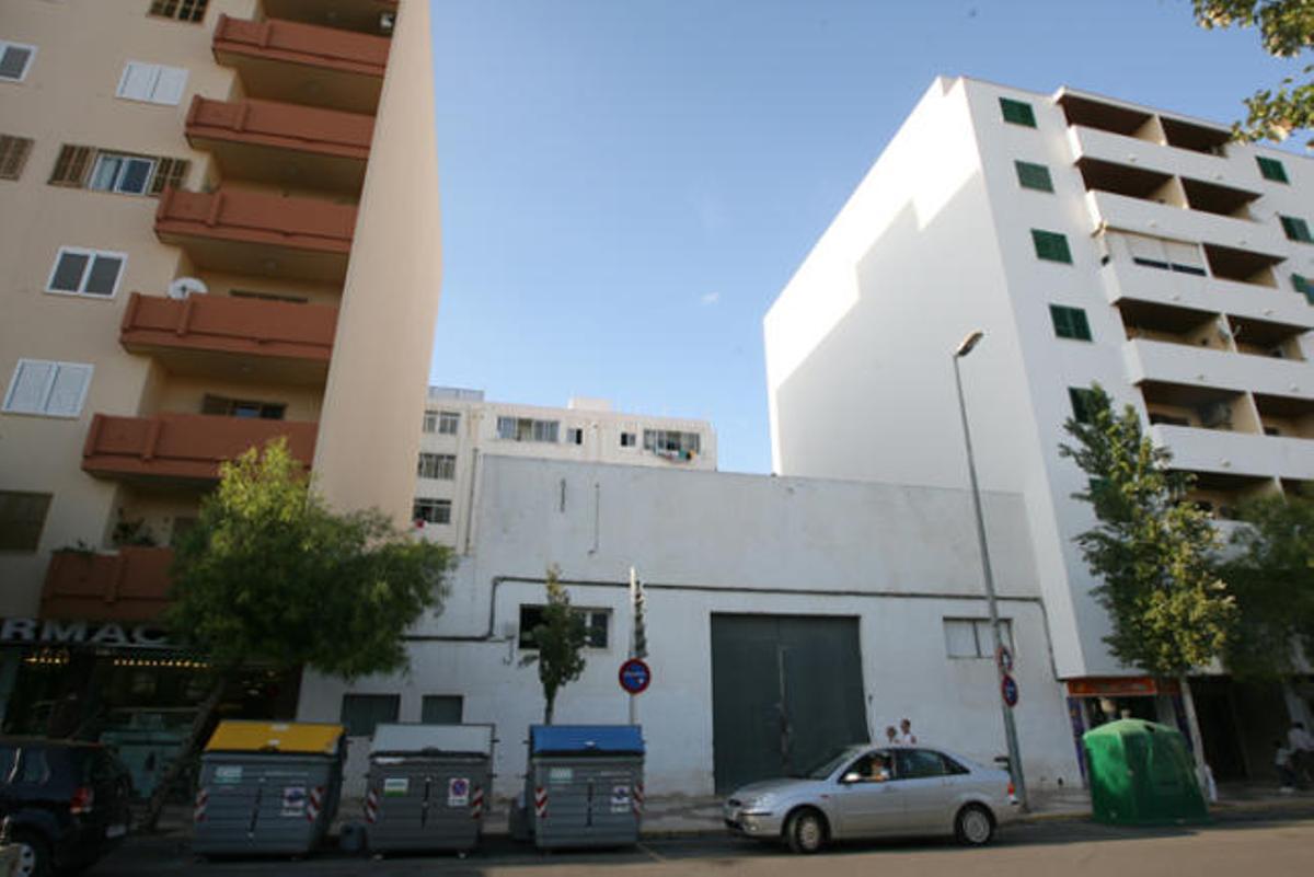 Inmueble en el que se propone construir la nueva delegación, que tendría cinco pisos de altura.