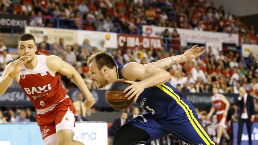 Una jugada del partit Baxi-Andorra en el qual es va llançar la moneda