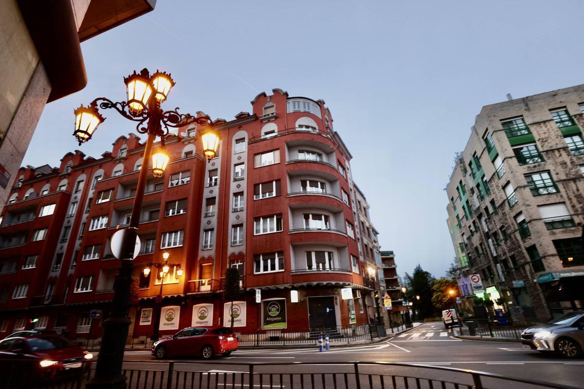 Cruce de Muñoz Degrain con la calle Sacramento, donde estuvo la plaza del Carmen y los conventos de las Carmelitas y las Adoratrices