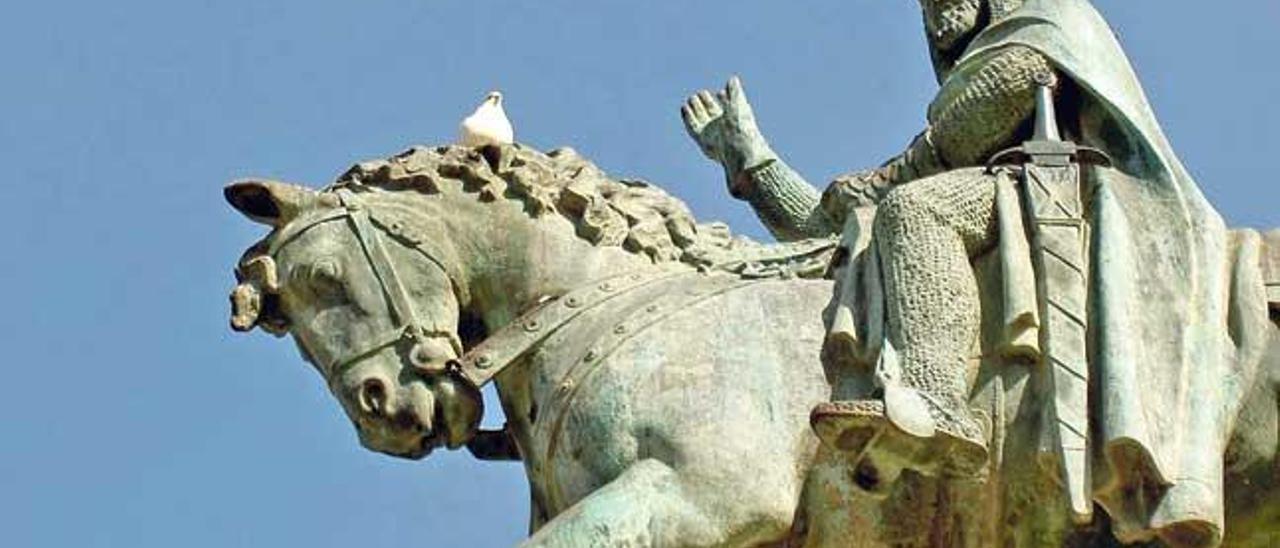 Estatua de Jaume I en la plaza de España.